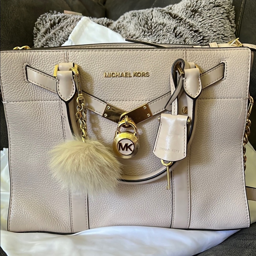Mauve Michael Kors purse with gold chain, lock & key